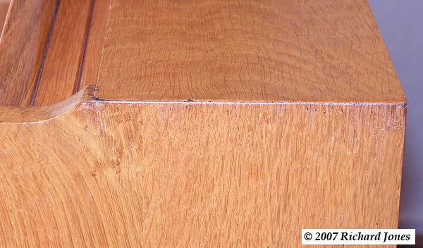 Oak-Drinks-Cab-cor-detail-600.jpg