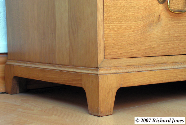 Oak-drinks-cab-plinth-2.jpg