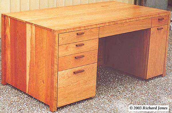 gails-desk